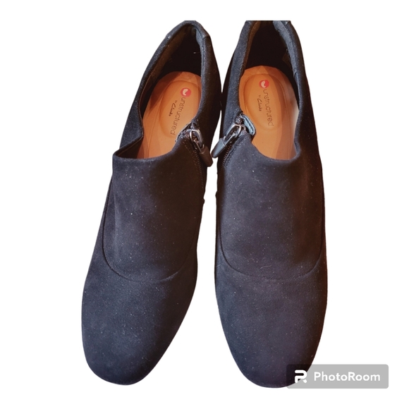 BNIB Unstuctured by Clarks Un Cosmo Zip Black Suede Pump Ankle Booties - Picture 2 of 9